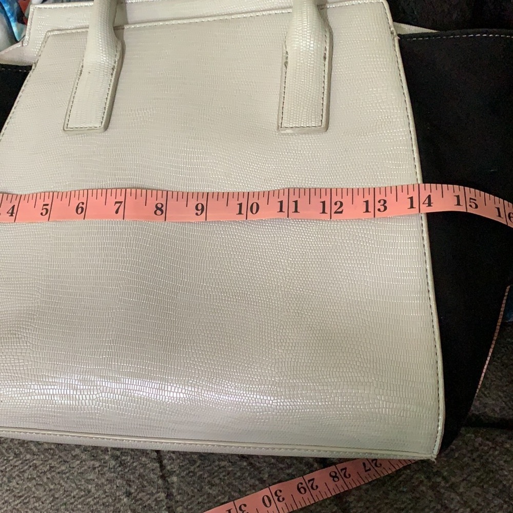 Nine West purse like new! No signs of wear at all - Picture 11 of 12